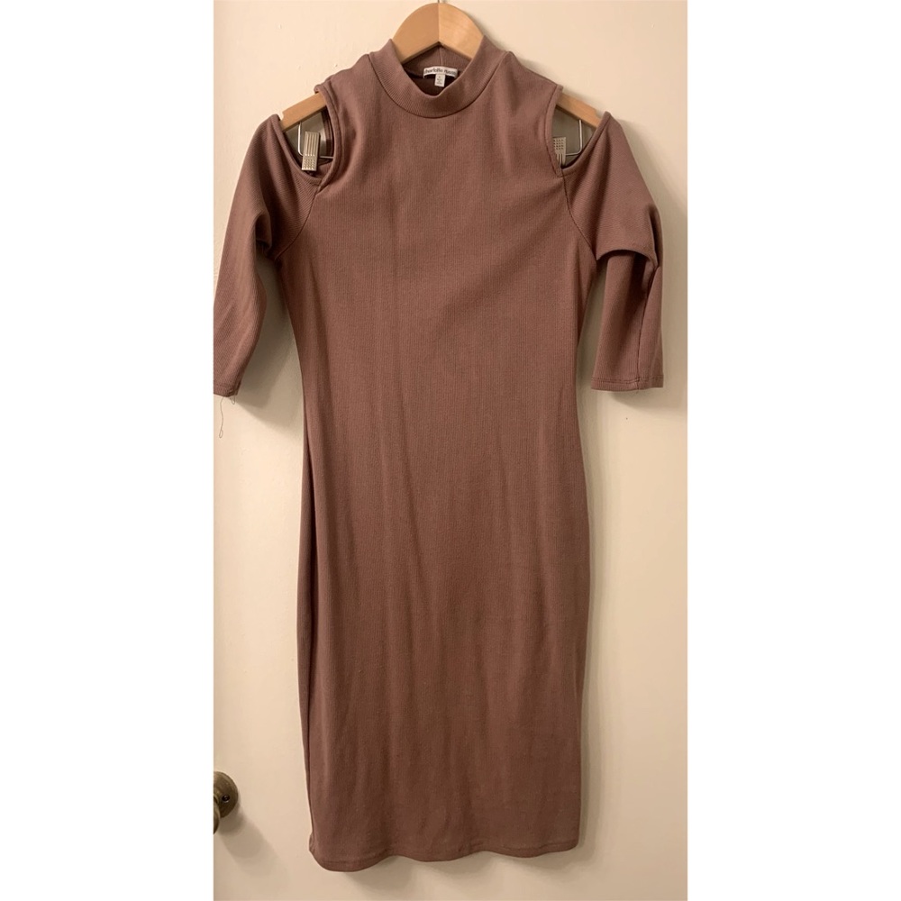 Peekaboo shoulder ribbed dress
